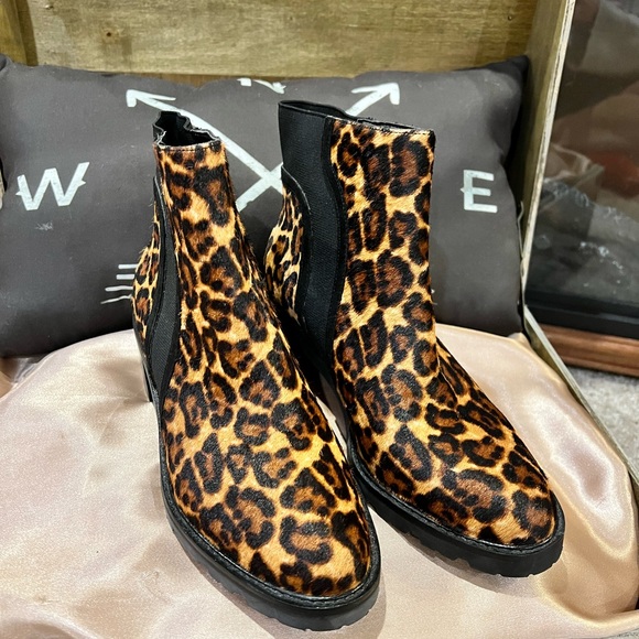 NWOT Crown Vintage cow hair booties - Picture 2 of 7